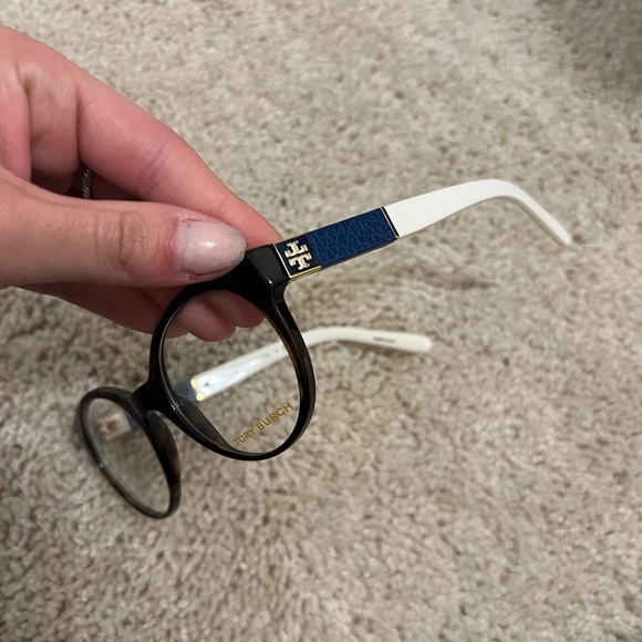 Tory Burch glasses with clear lens no prescription in them - Picture 3 of 3